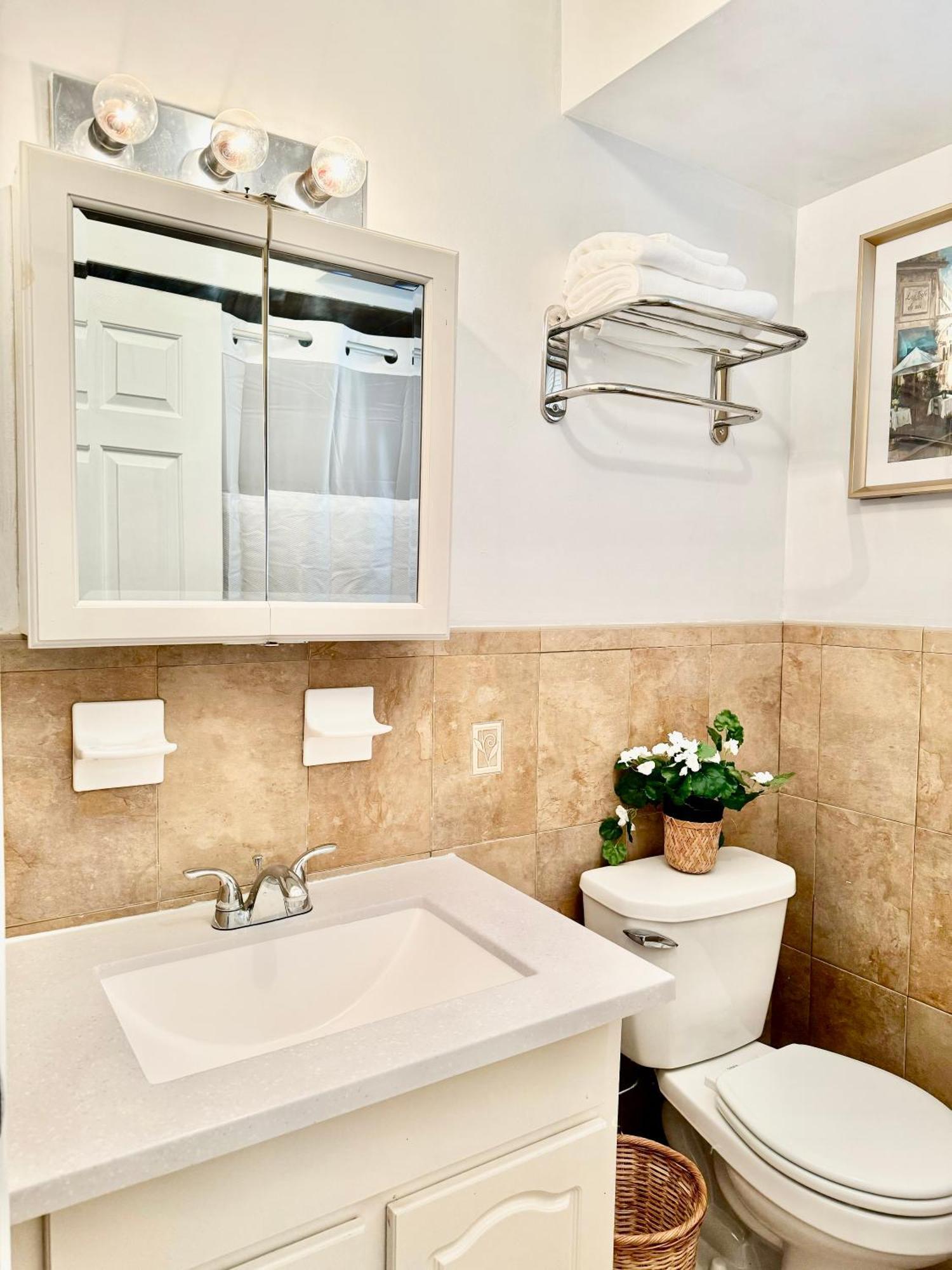 Stylish Evergreen Apartment By Newark Airport Екстер'єр фото