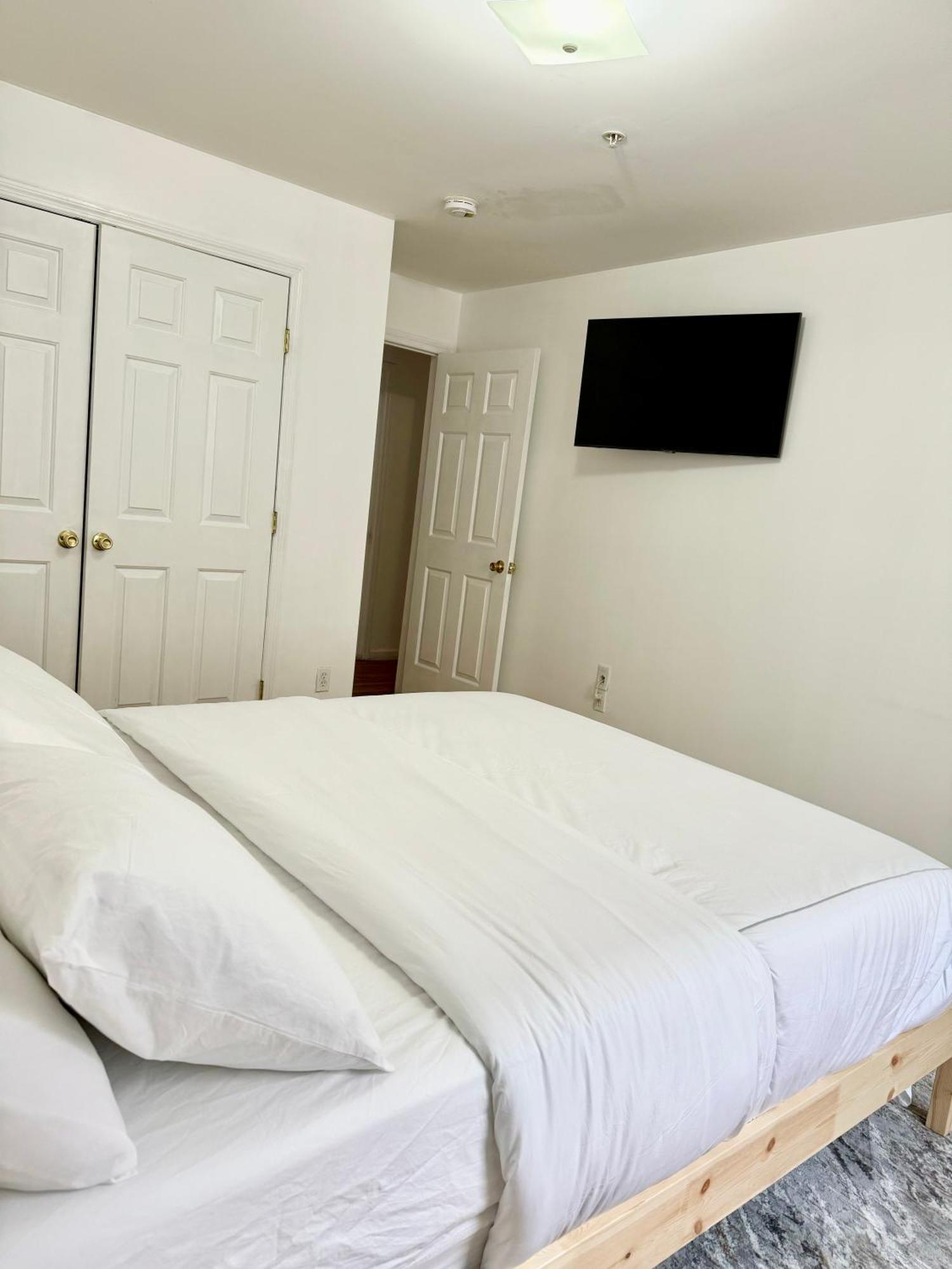 Stylish Evergreen Apartment By Newark Airport Екстер'єр фото
